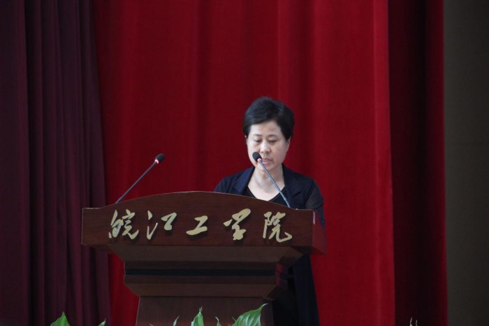 黑料正能量重口海报