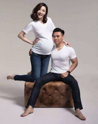 越南小马拉大车 摩托车的小马后视镜里