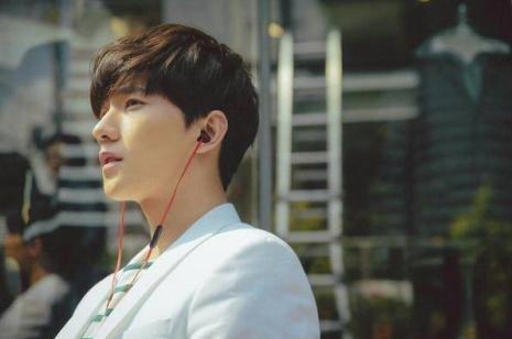 视频须灵犀海报